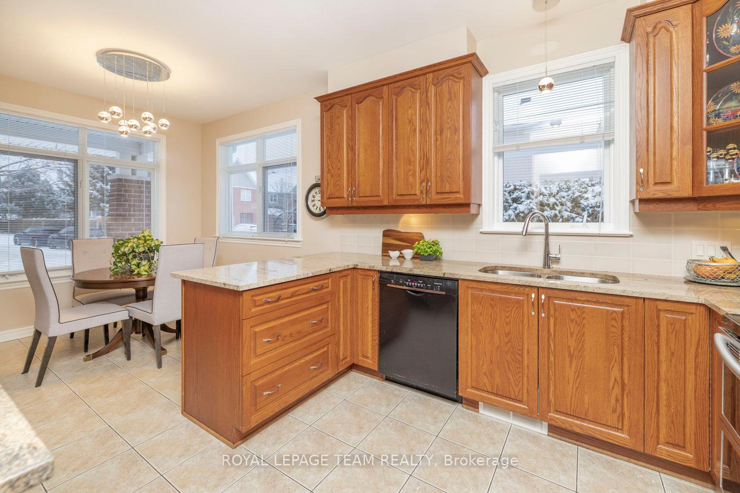 Photo 8 of 542 Devonwood Circle, Ottawa, Blossom Park/Kemp Park/Findlay Creek — HOMEH