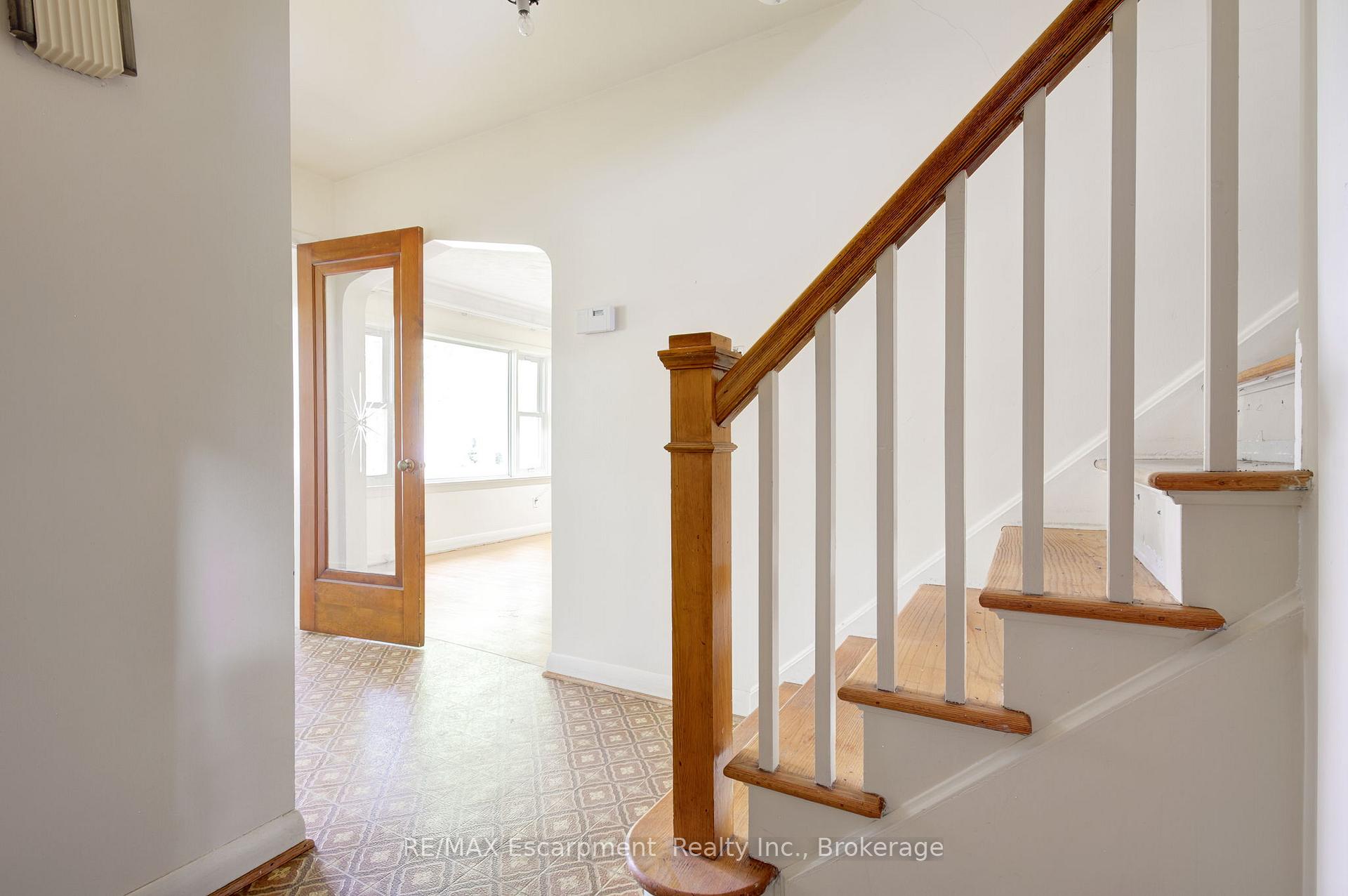 Photo 2 of 2198 Yorkshire Crescent, Burlington, Brant — HOMEH