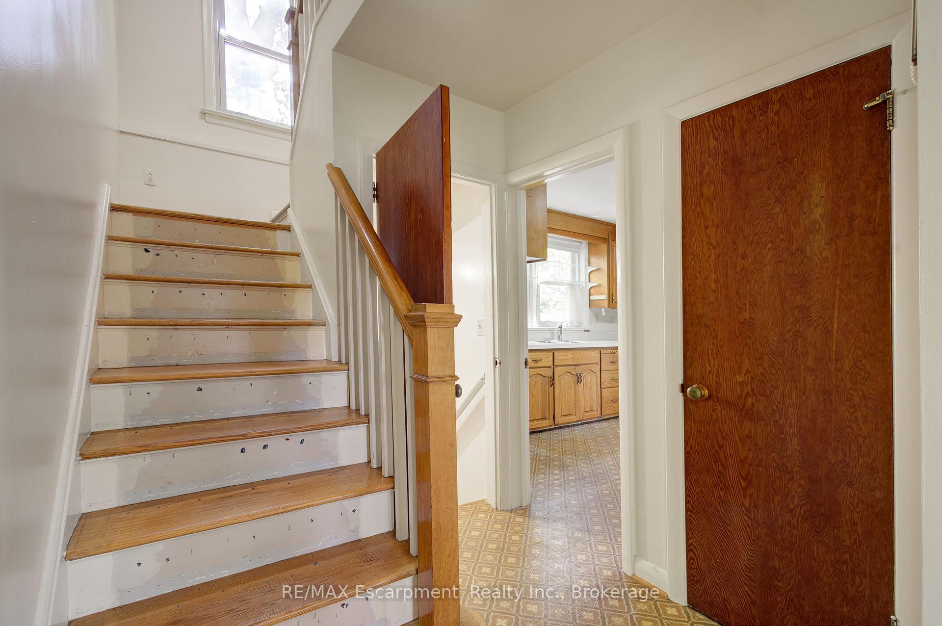 Photo 3 of 2198 Yorkshire Crescent, Burlington, Brant — HOMEH