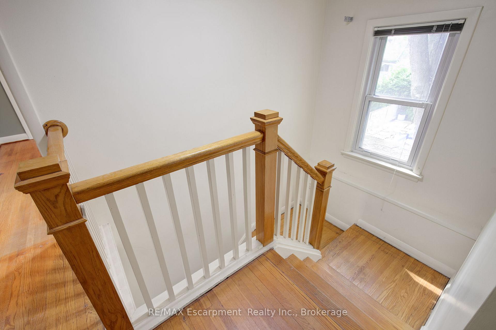 Photo 4 of 2198 Yorkshire Crescent, Burlington, Brant — HOMEH