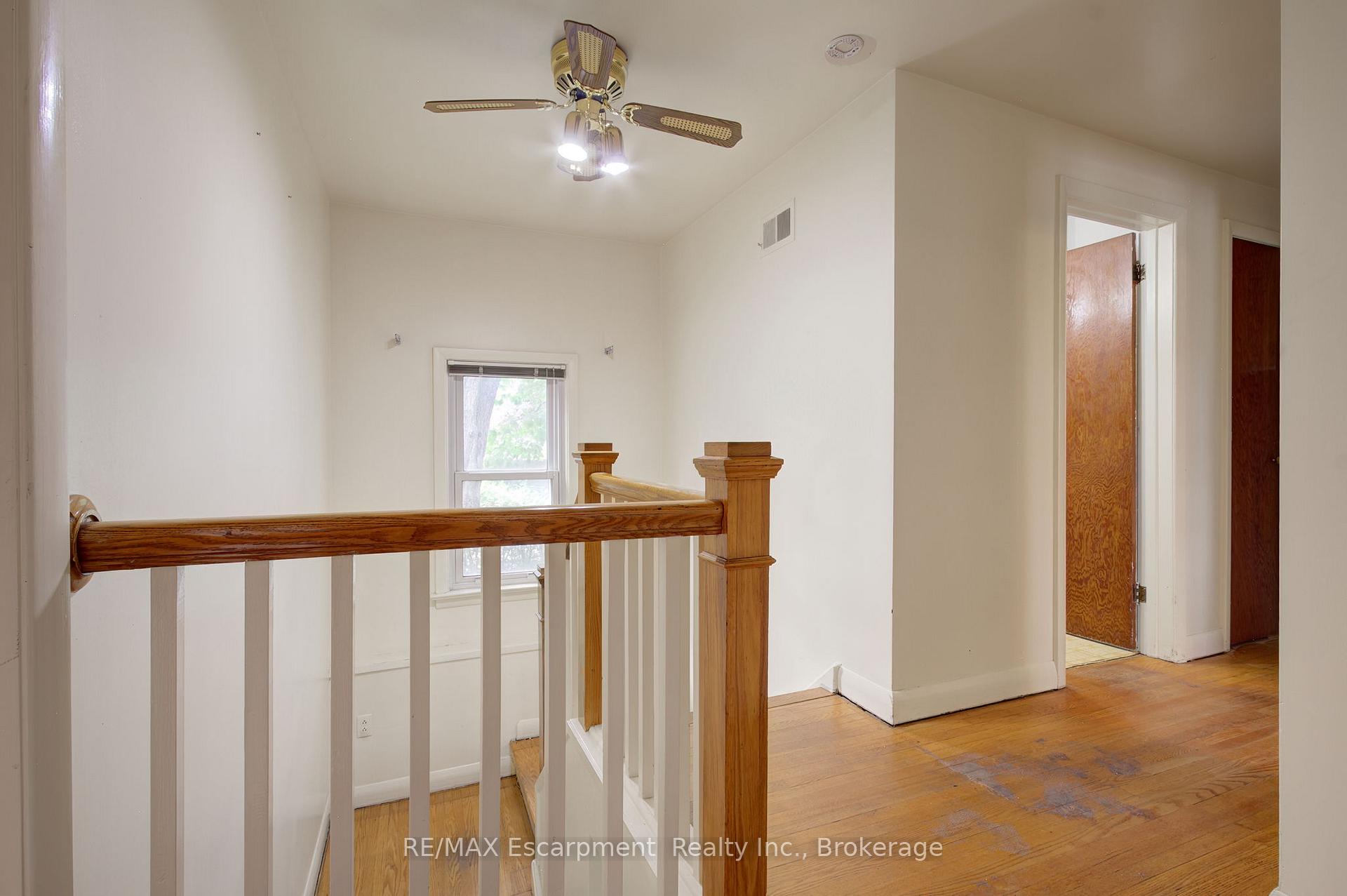 Photo 5 of 2198 Yorkshire Crescent, Burlington, Brant — HOMEH