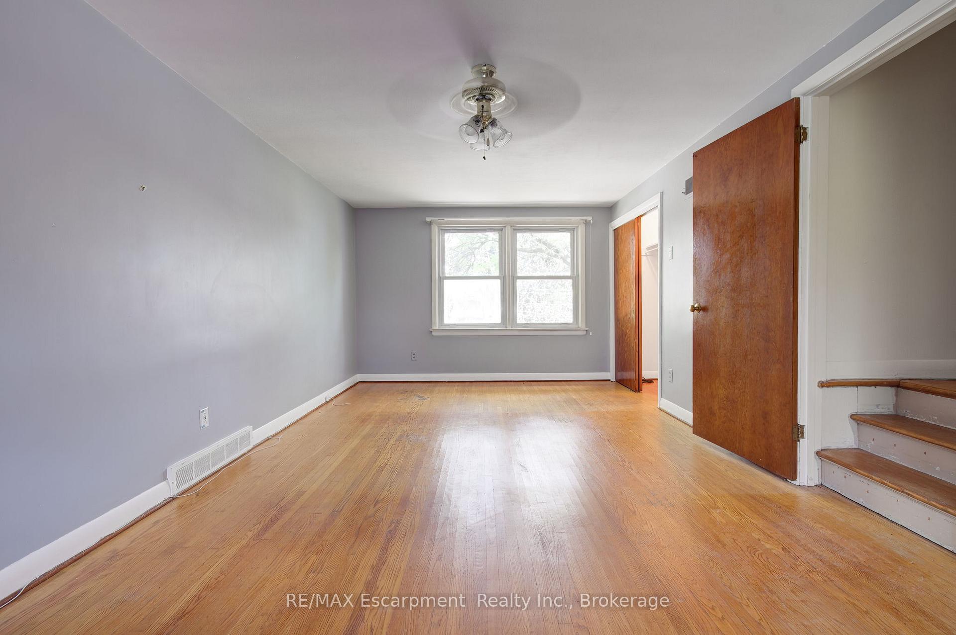 Photo 7 of 2198 Yorkshire Crescent, Burlington, Brant — HOMEH