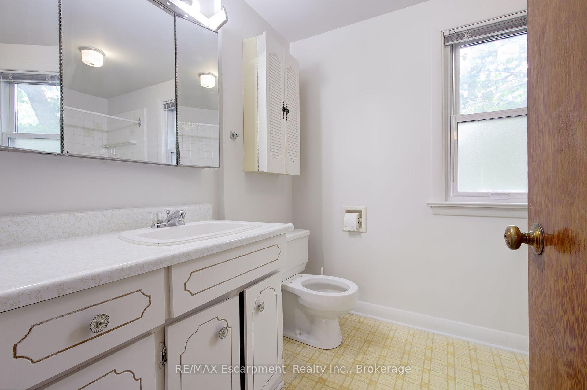Photo 10 of 2198 Yorkshire Crescent, Burlington, Brant — HOMEH
