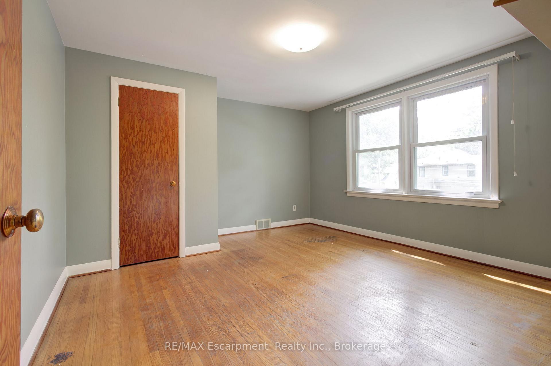 Photo 12 of 2198 Yorkshire Crescent, Burlington, Brant — HOMEH