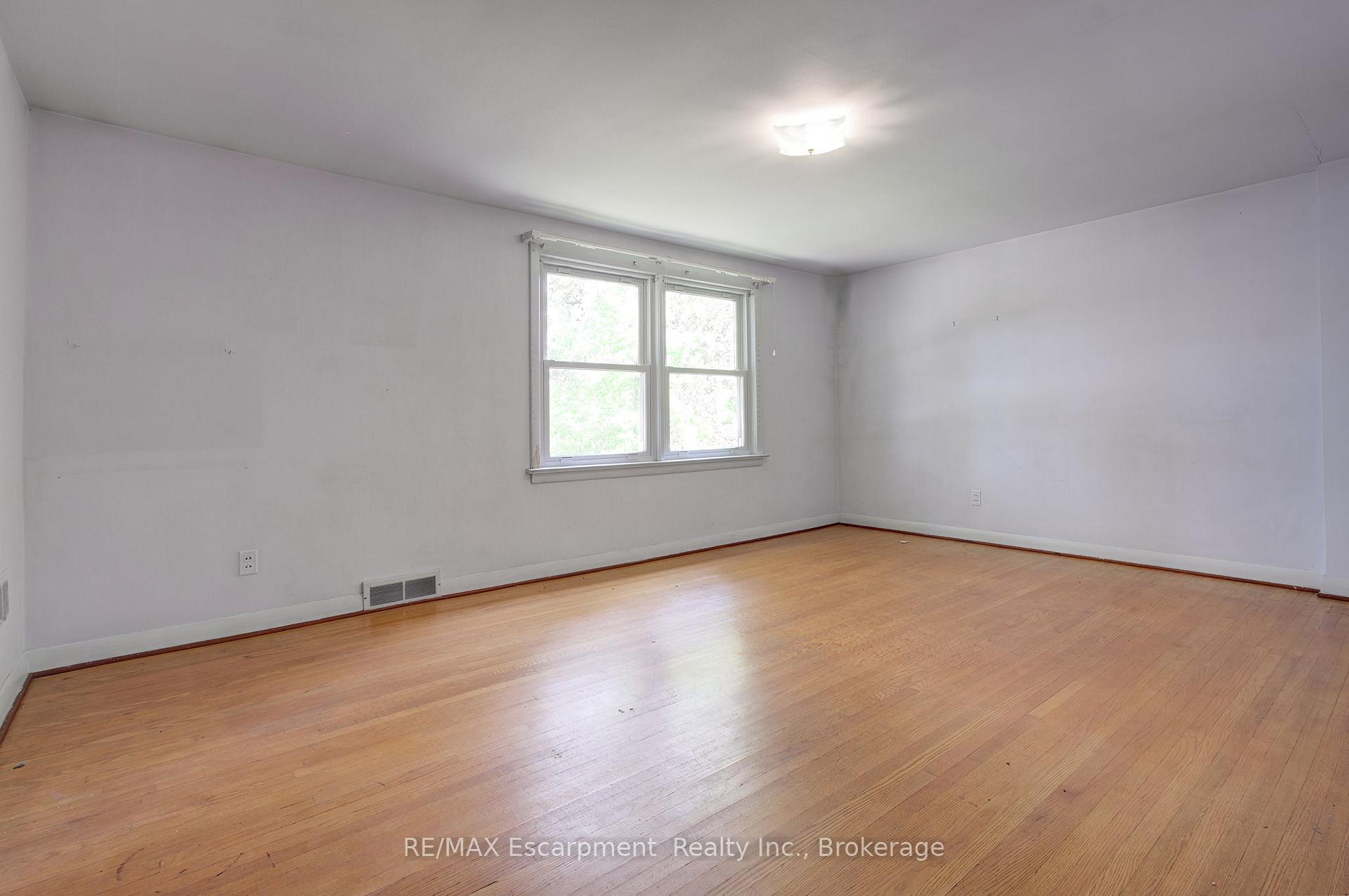 Photo 13 of 2198 Yorkshire Crescent, Burlington, Brant — HOMEH