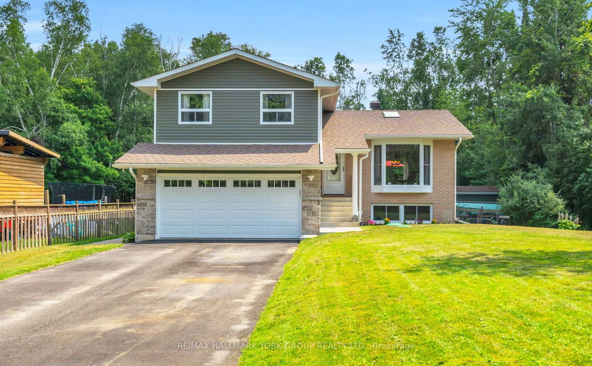 Photo 1 of 15 Brook Crescent, Georgina, Pefferlaw — HOMEH