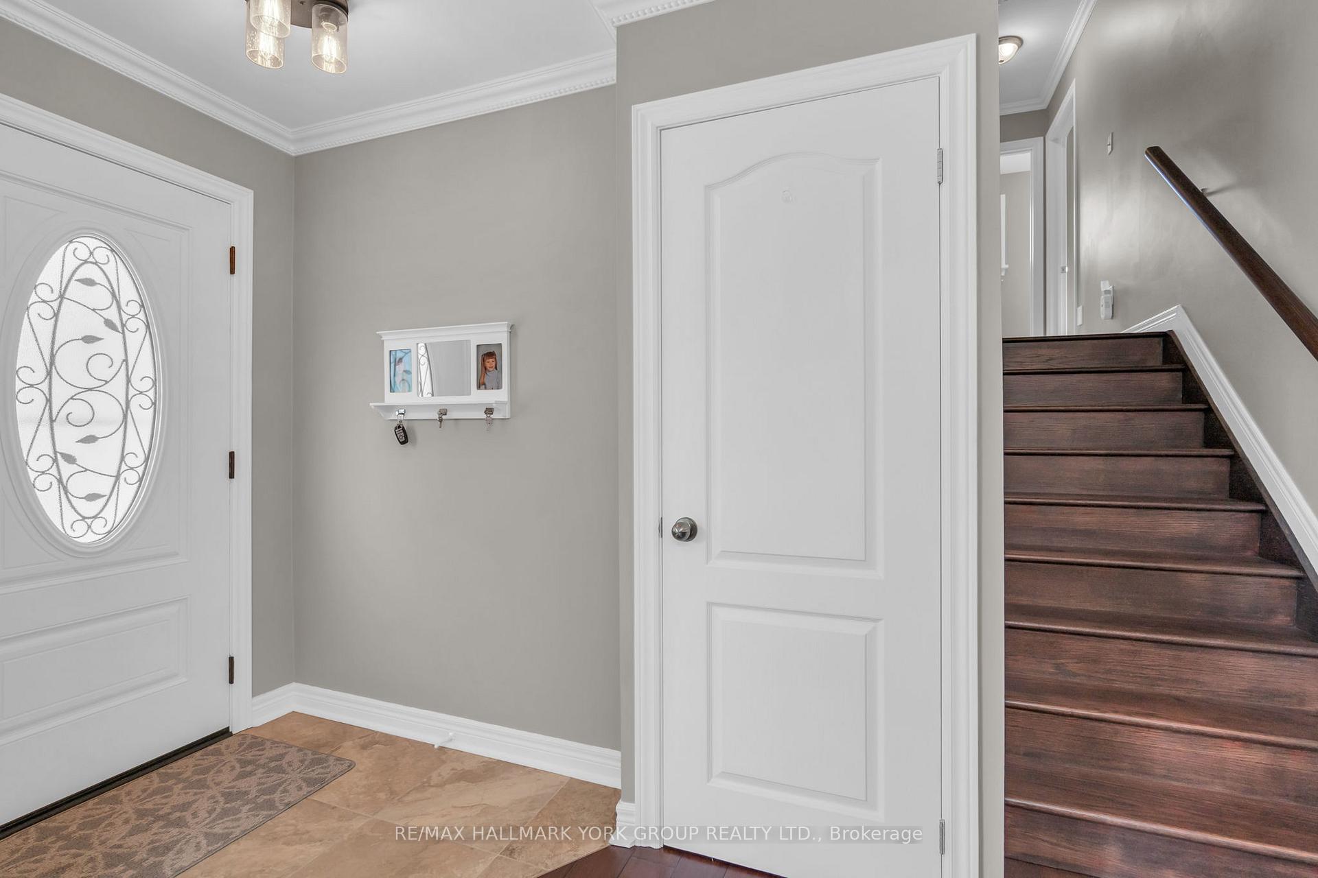 Photo 5 of 15 Brook Crescent, Georgina, Pefferlaw — HOMEH