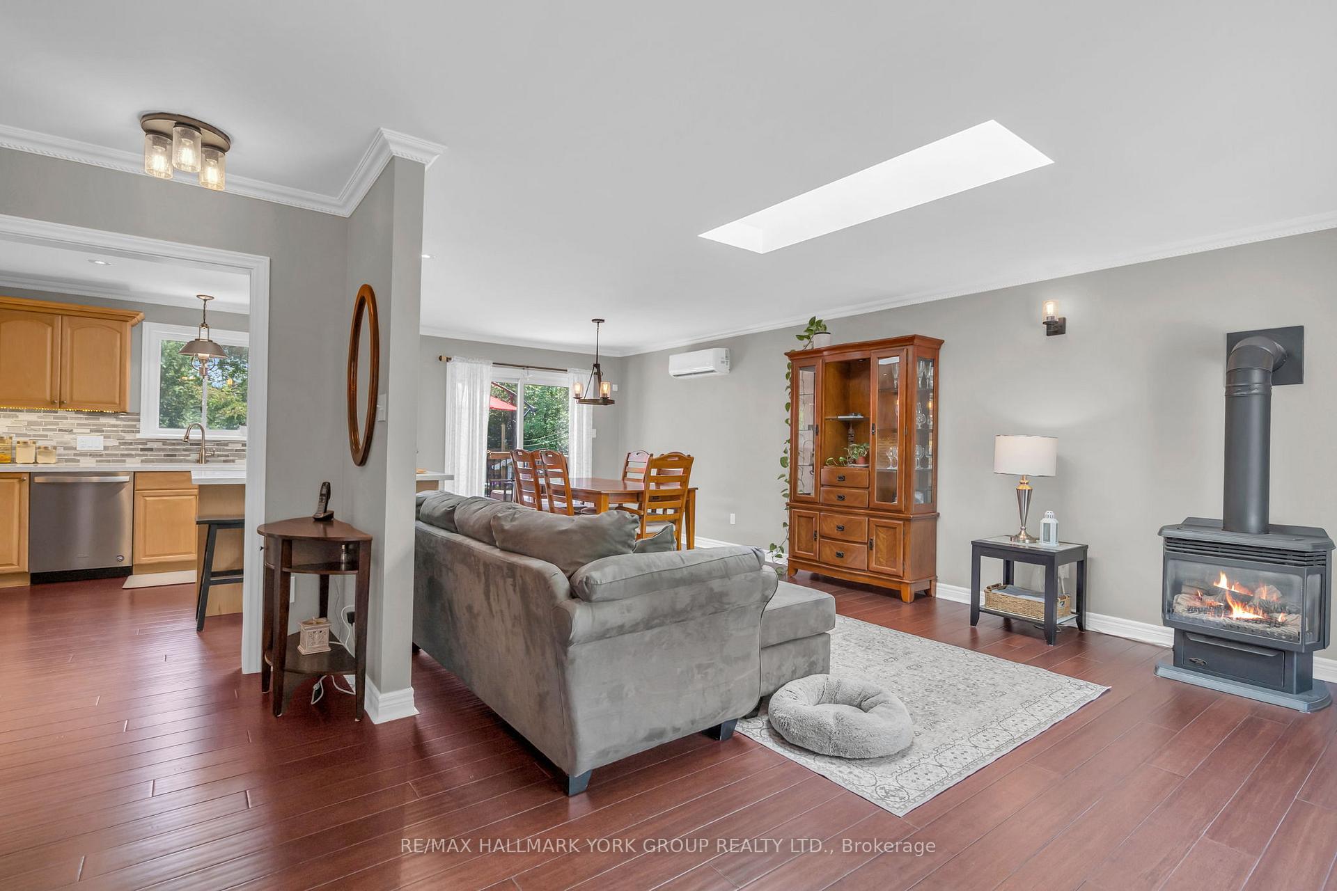 Photo 6 of 15 Brook Crescent, Georgina, Pefferlaw — HOMEH