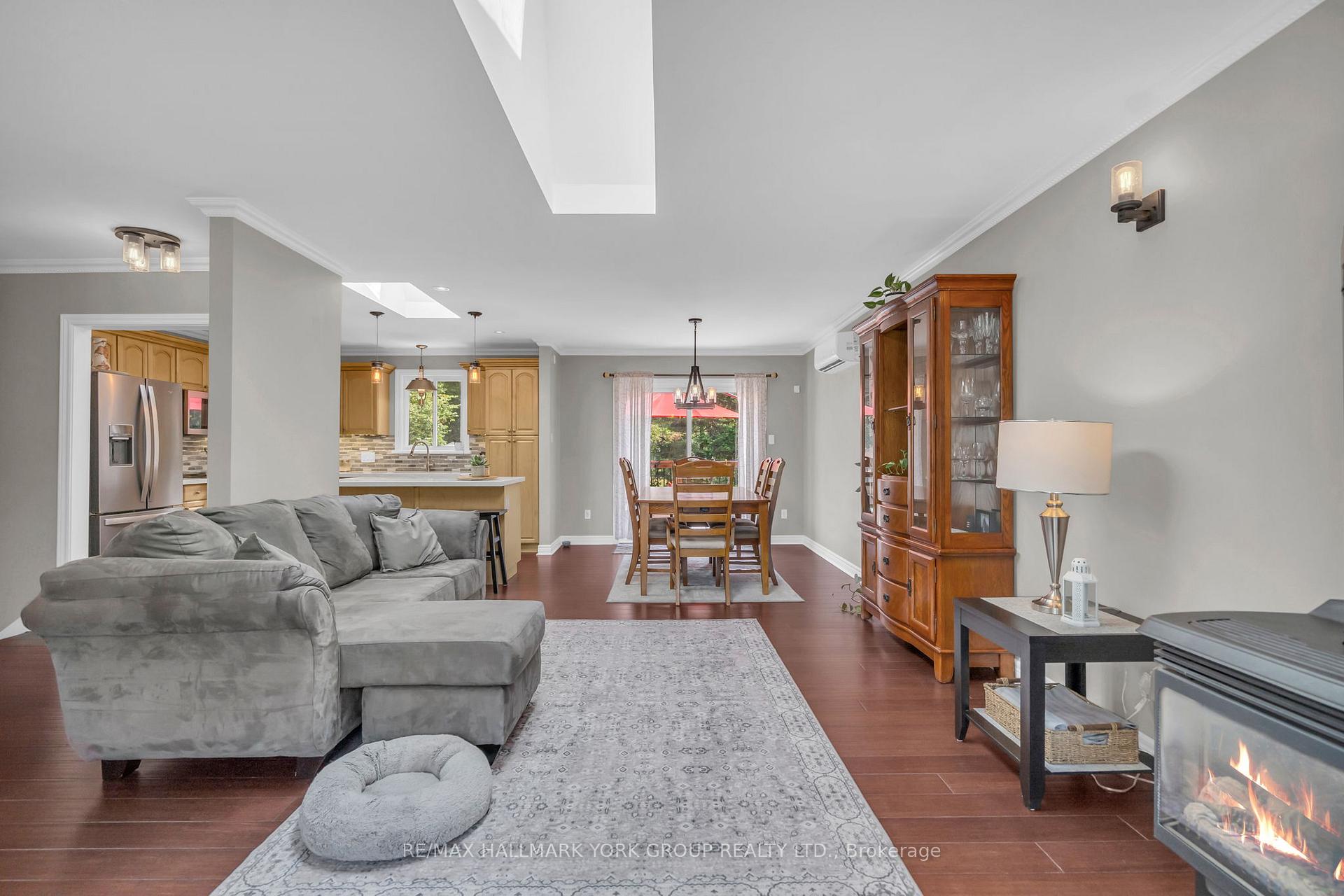 Photo 7 of 15 Brook Crescent, Georgina, Pefferlaw — HOMEH