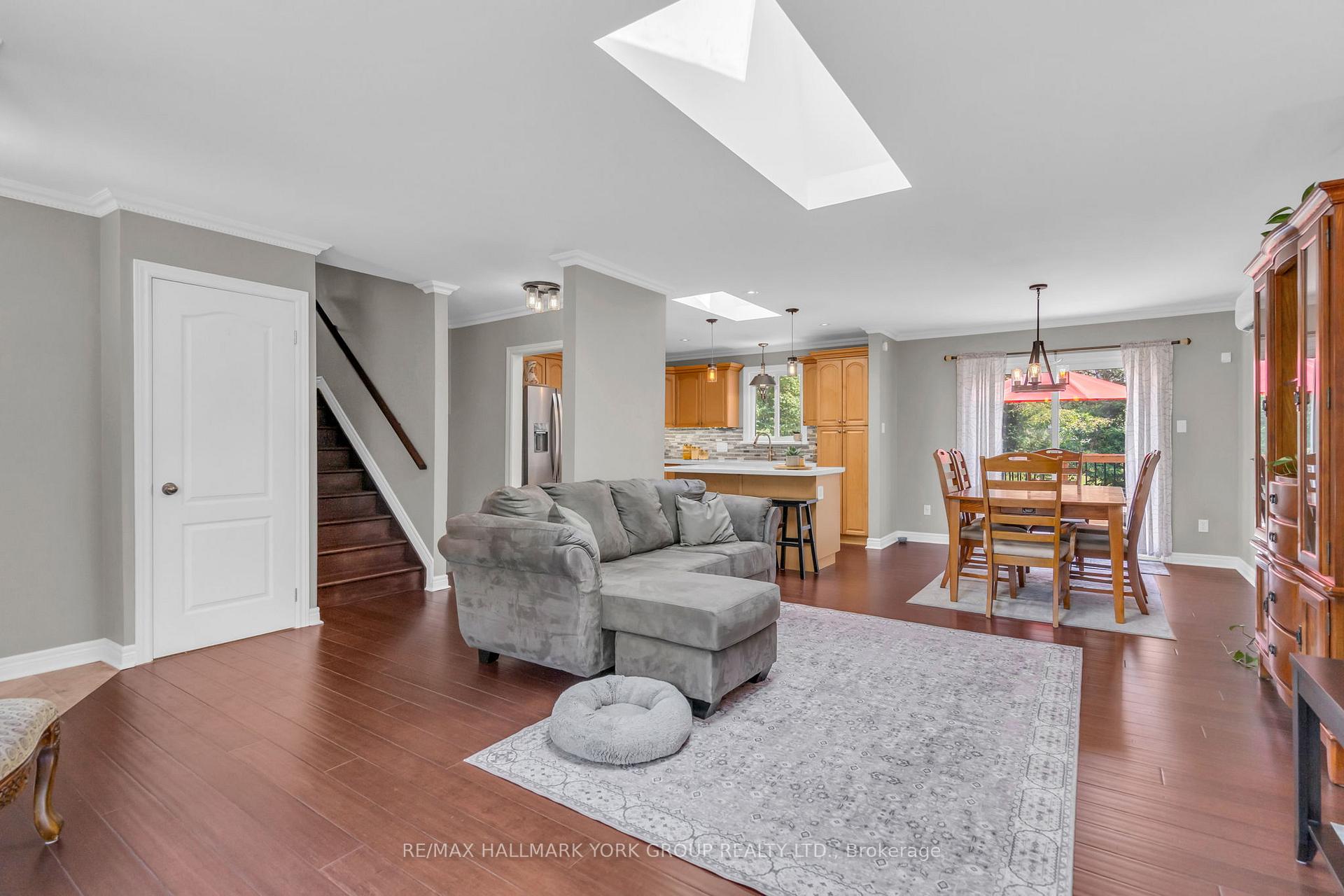 Photo 8 of 15 Brook Crescent, Georgina, Pefferlaw — HOMEH