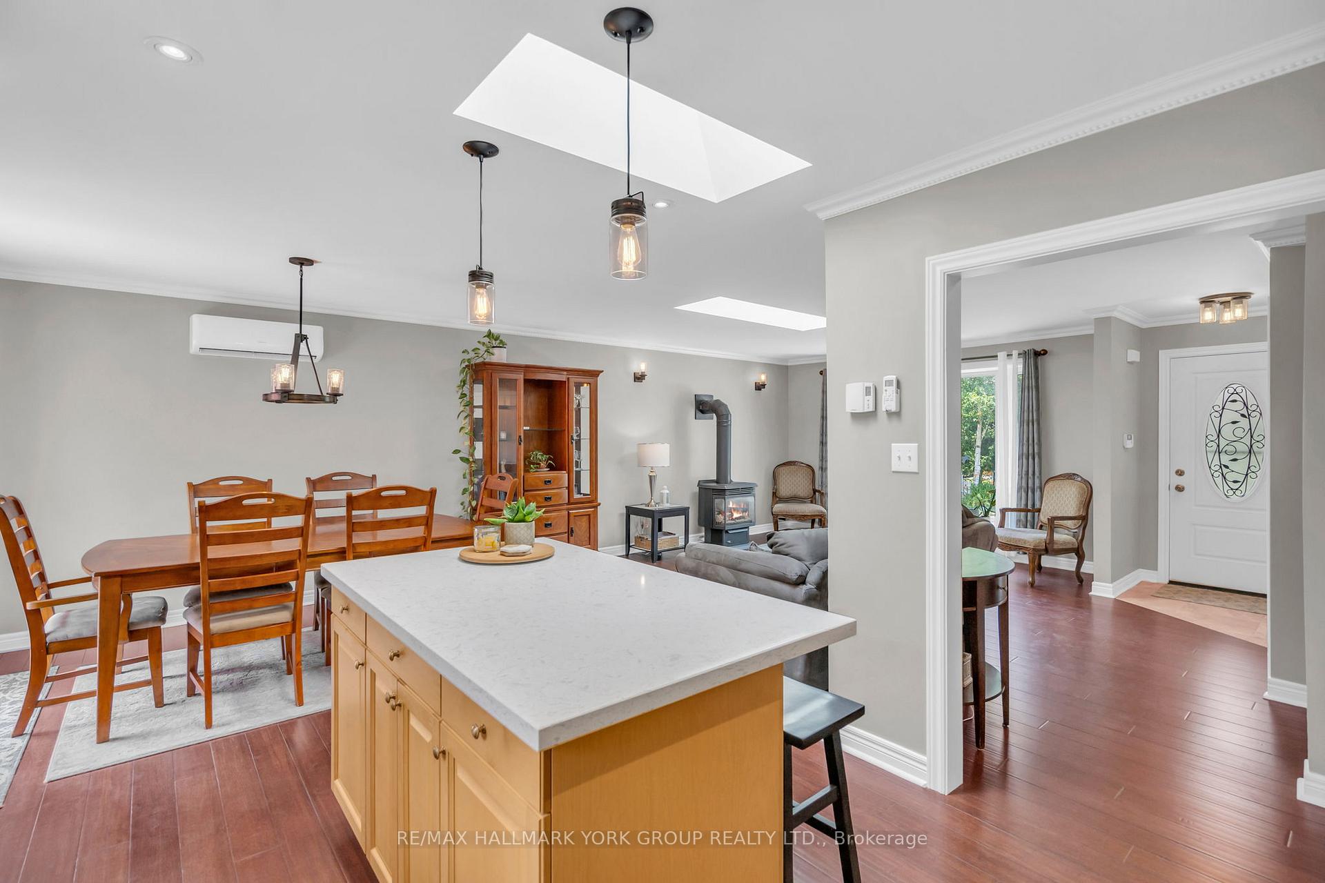Photo 13 of 15 Brook Crescent, Georgina, Pefferlaw — HOMEH
