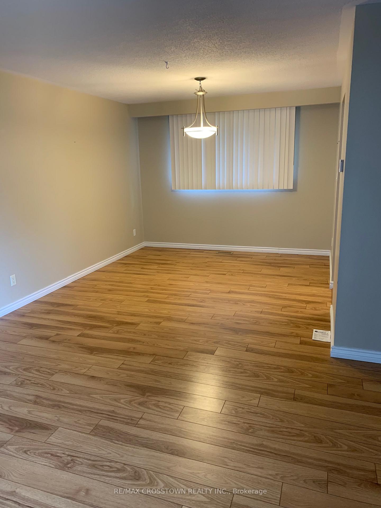 Photo 7 of 22 Jane Crescent, Barrie, Allandale Heights — HOMEH