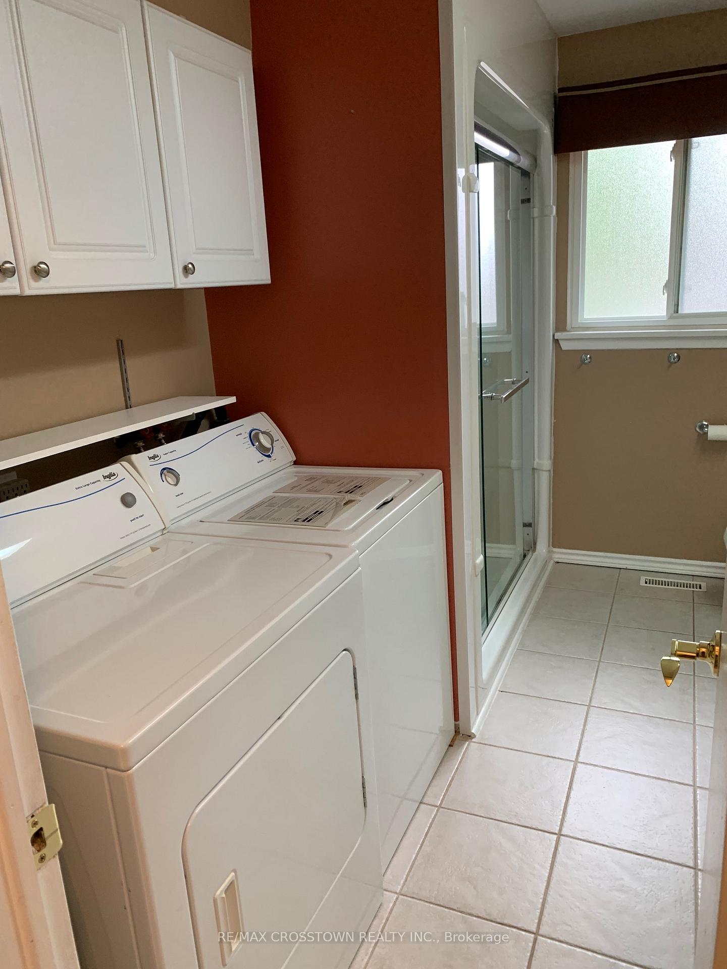 Photo 8 of 22 Jane Crescent, Barrie, Allandale Heights — HOMEH
