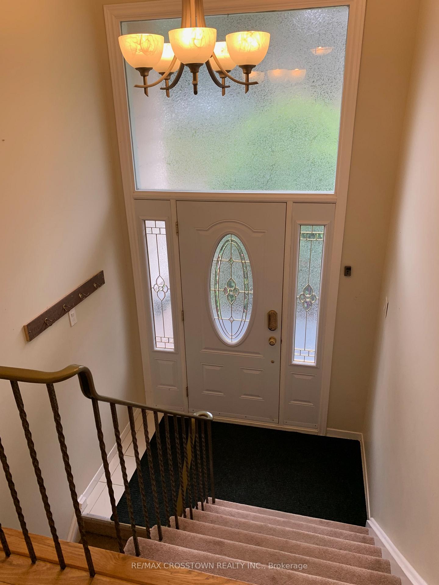 Photo 9 of 22 Jane Crescent, Barrie, Allandale Heights — HOMEH