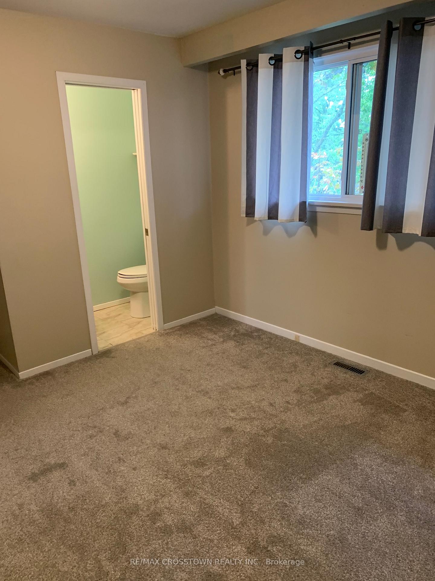 Photo 13 of 22 Jane Crescent, Barrie, Allandale Heights — HOMEH