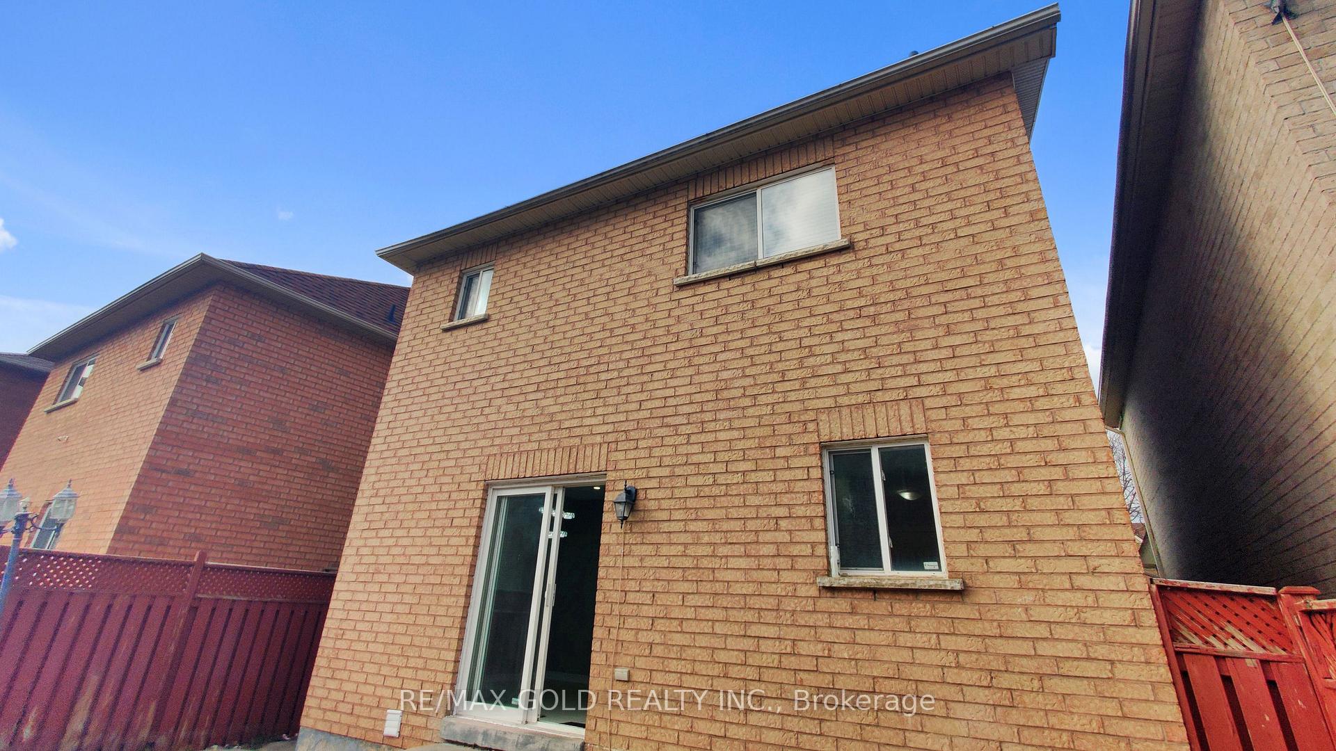 Photo 4 of 73 Pauline Crescent, Brampton, Fletcher's Meadow — HOMEH