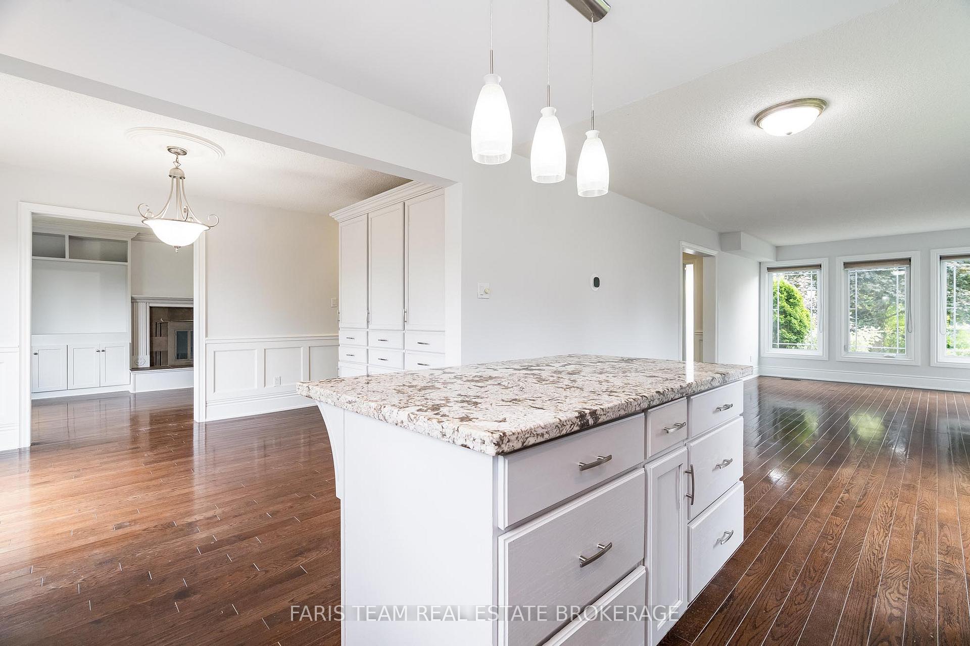Photo 12 of 17 Radenhurst Crescent, Barrie, Grove East — HOMEH