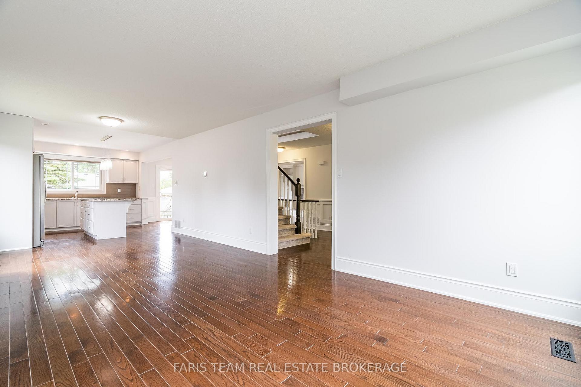 Photo 16 of 17 Radenhurst Crescent, Barrie, Grove East — HOMEH