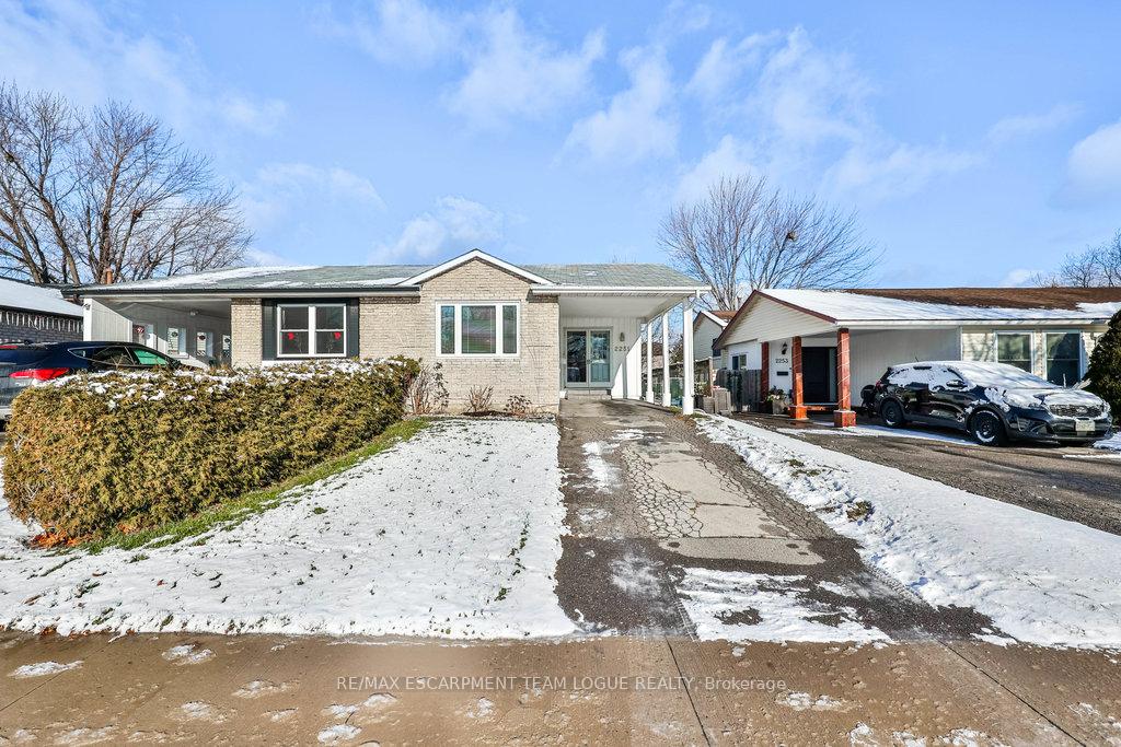 Photo 1 of 2251 Manchester Drive, Burlington, Brant Hills — HOMEH