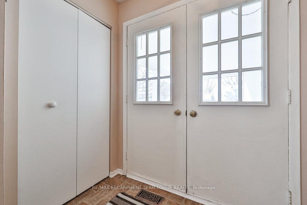 Photo 5 of 2251 Manchester Drive, Burlington, Brant Hills — HOMEH