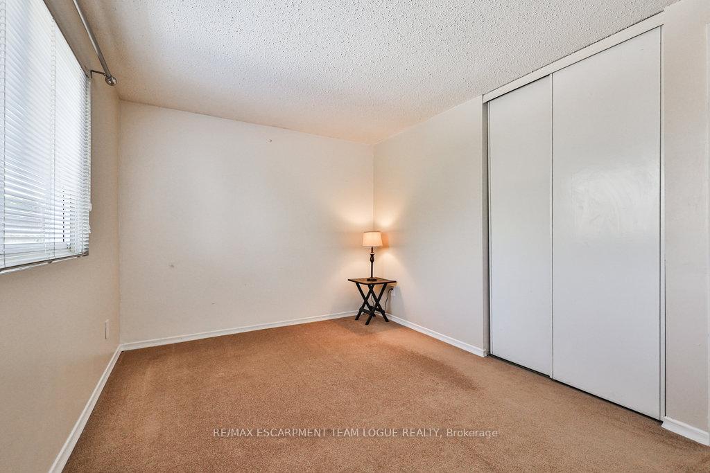 Photo 24 of 2251 Manchester Drive, Burlington, Brant Hills — HOMEH