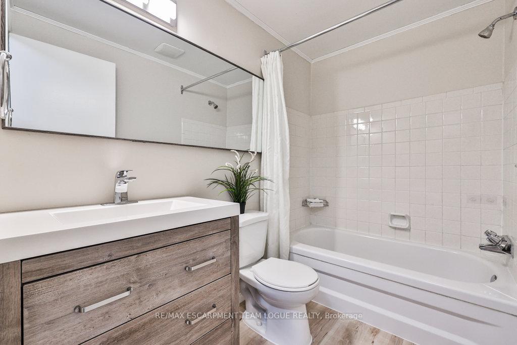 Photo 28 of 2251 Manchester Drive, Burlington, Brant Hills — HOMEH