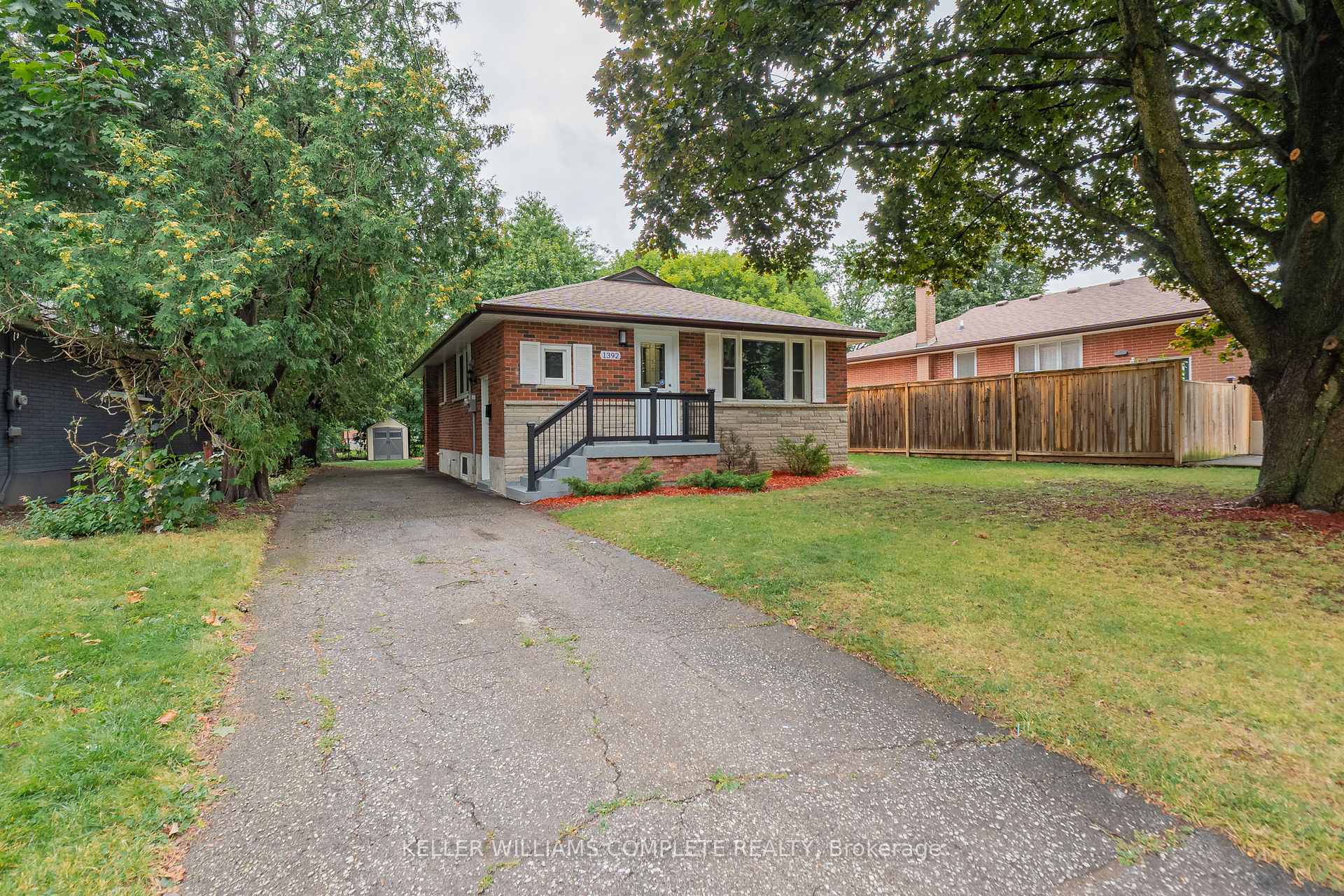 Photo 2 of 1392 Royal Drive, Burlington, Mountainside — HOMEH