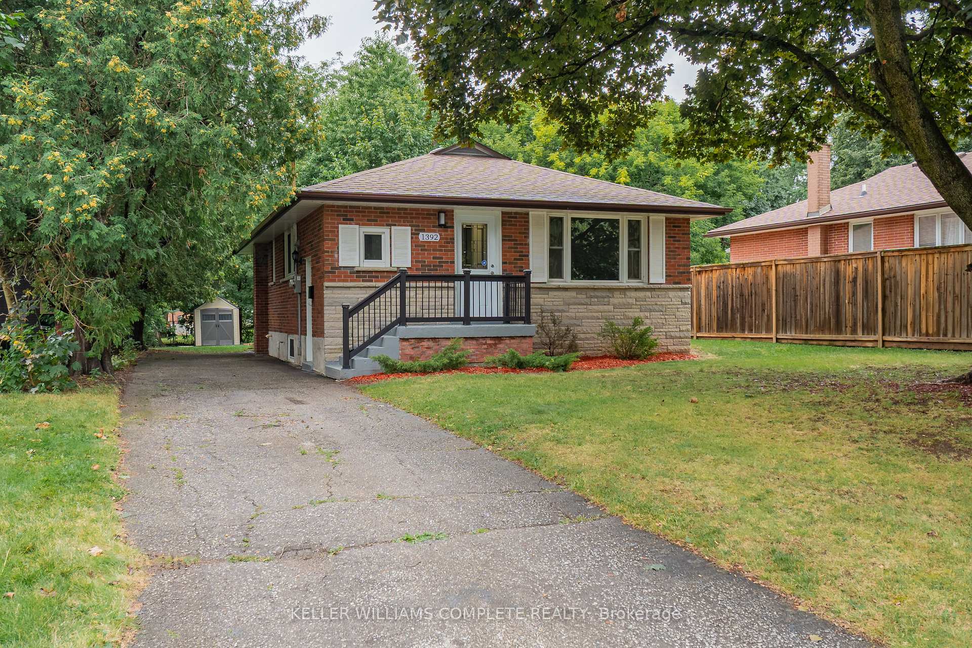 Photo 3 of 1392 Royal Drive, Burlington, Mountainside — HOMEH