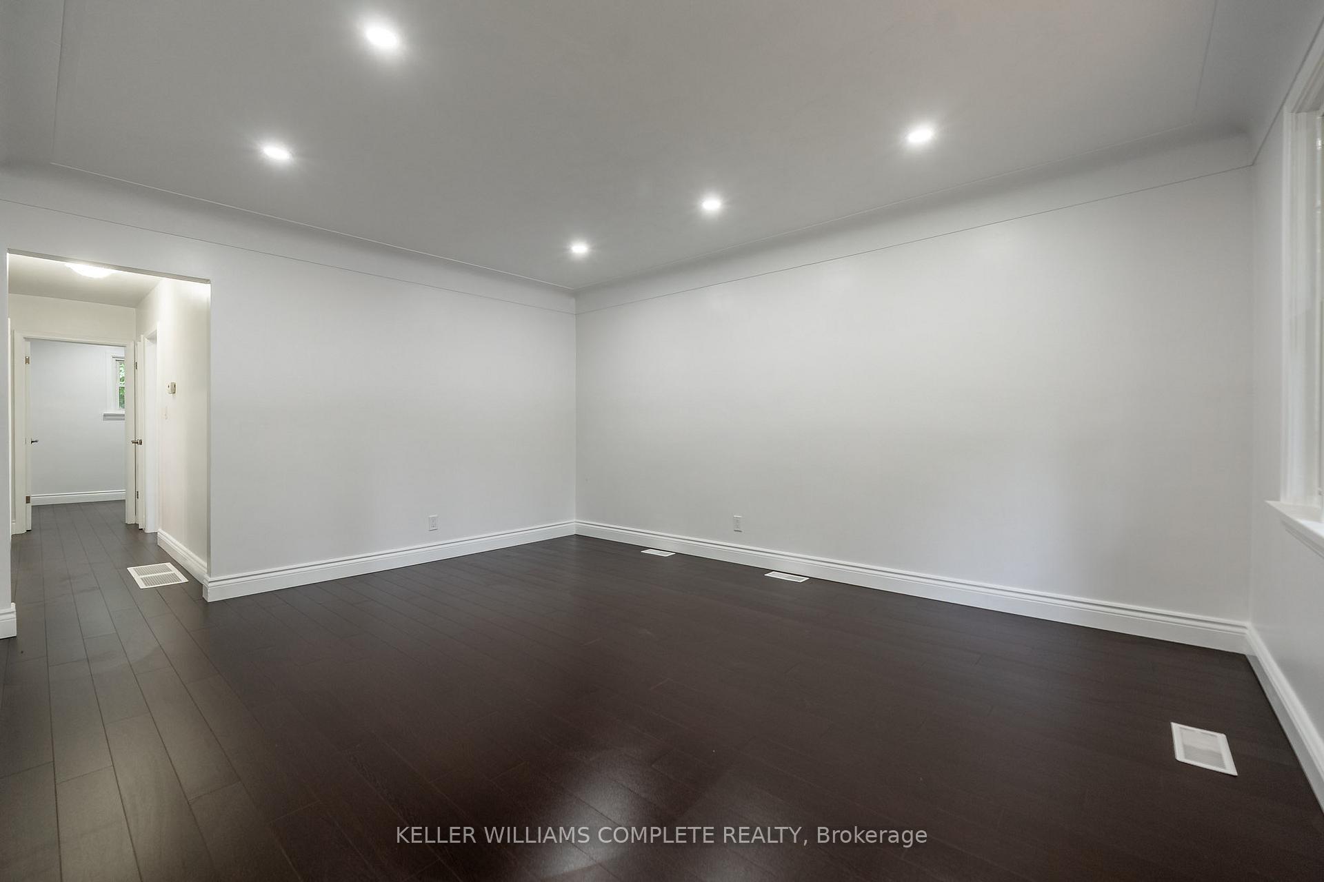 Photo 9 of 1392 Royal Drive, Burlington, Mountainside — HOMEH