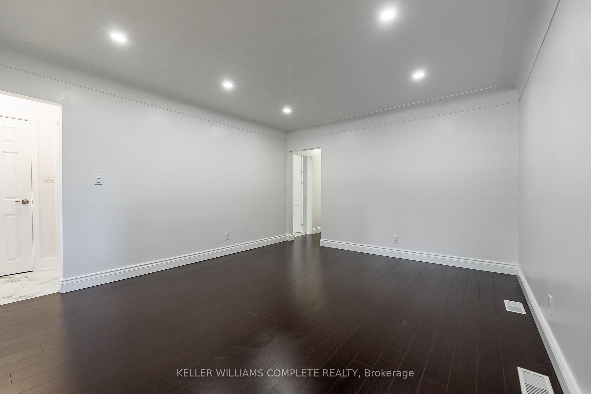 Photo 10 of 1392 Royal Drive, Burlington, Mountainside — HOMEH