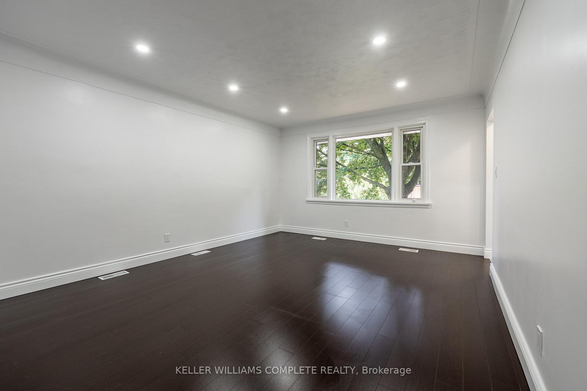 Photo 11 of 1392 Royal Drive, Burlington, Mountainside — HOMEH