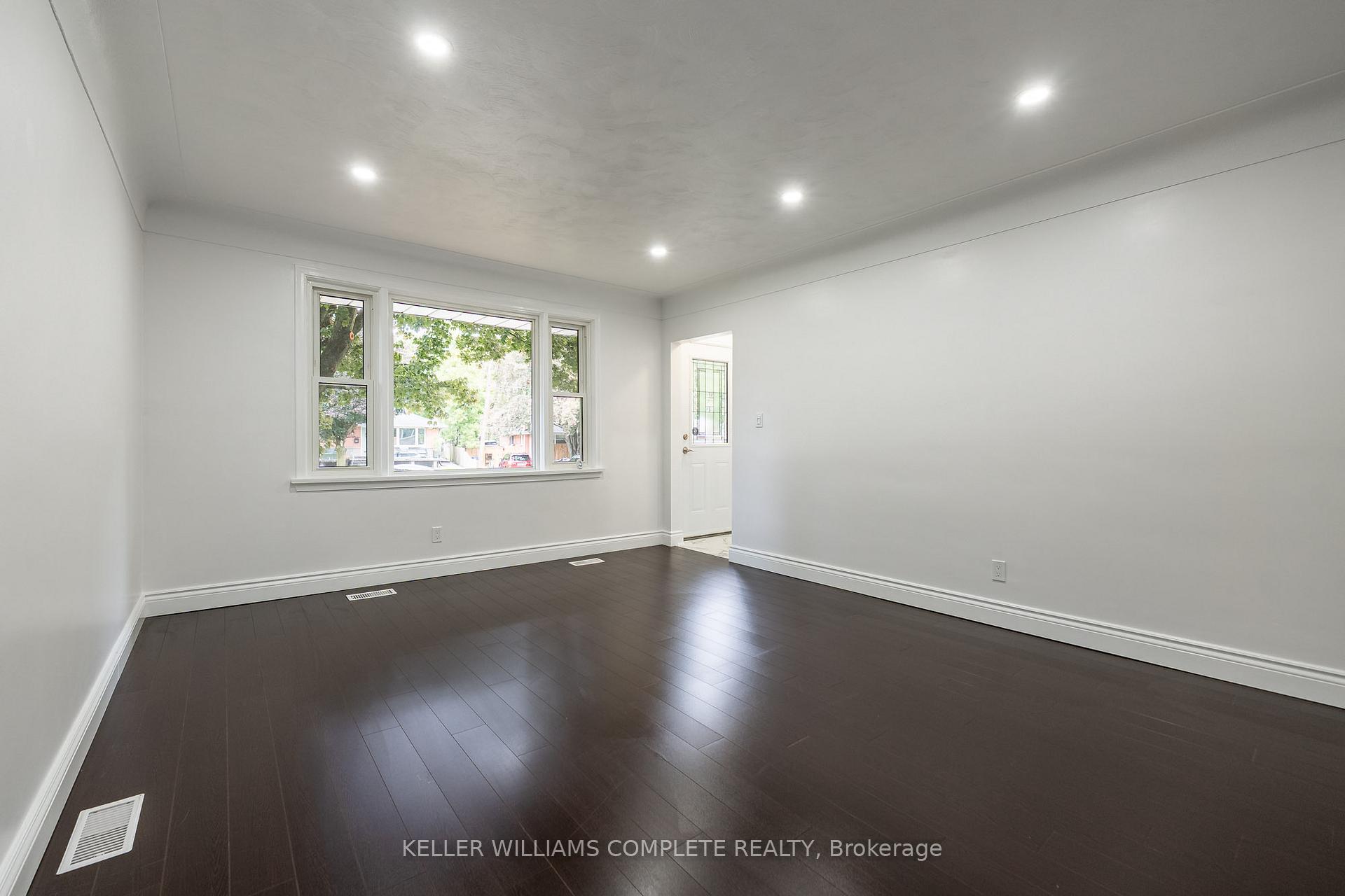 Photo 13 of 1392 Royal Drive, Burlington, Mountainside — HOMEH