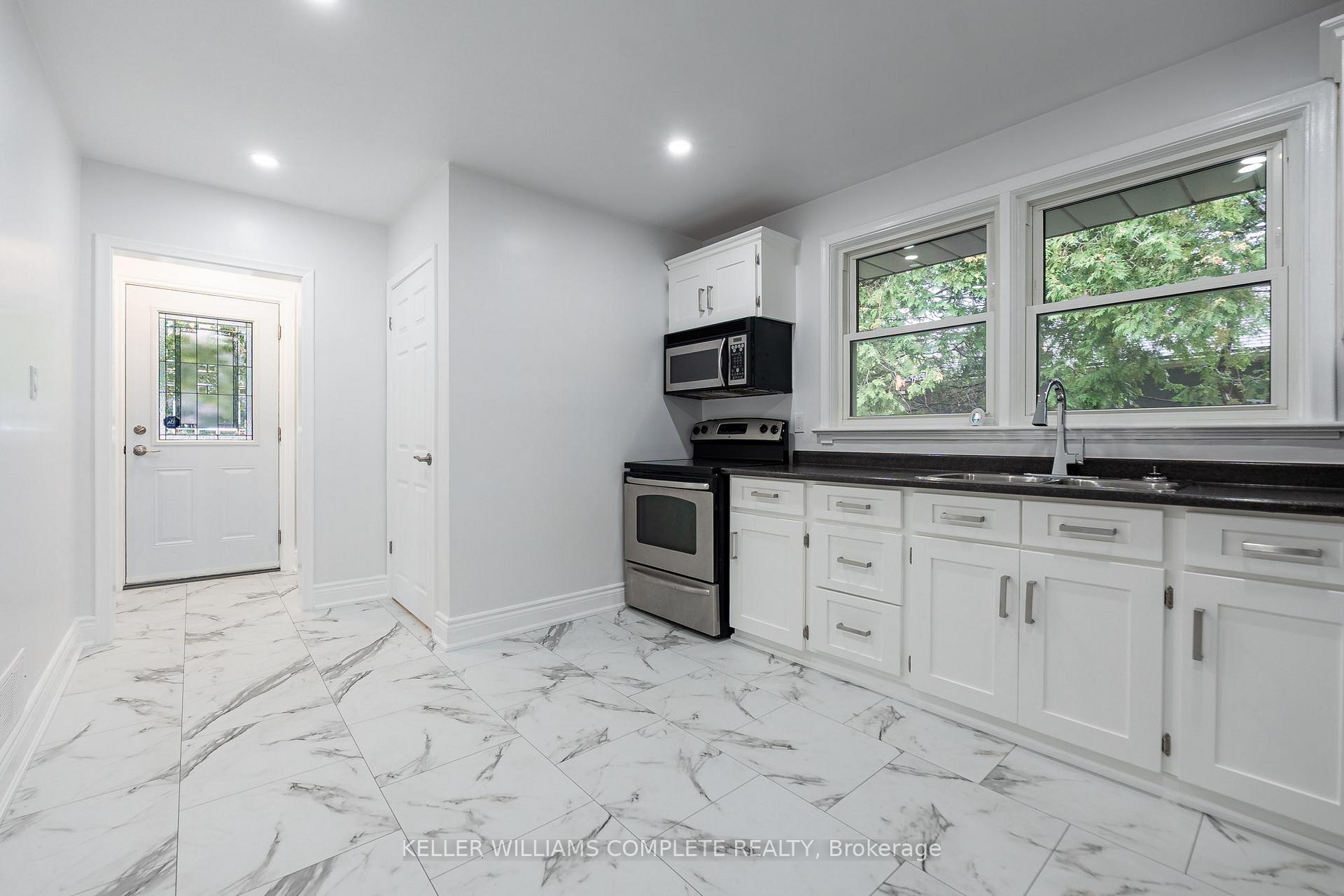 Photo 14 of 1392 Royal Drive, Burlington, Mountainside — HOMEH