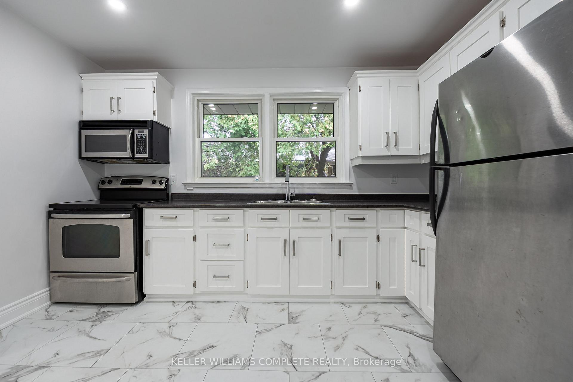 Photo 15 of 1392 Royal Drive, Burlington, Mountainside — HOMEH