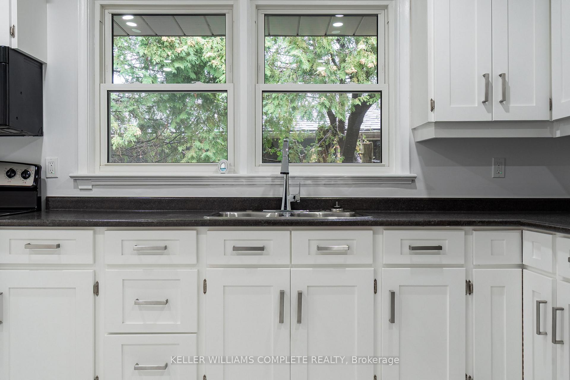 Photo 16 of 1392 Royal Drive, Burlington, Mountainside — HOMEH