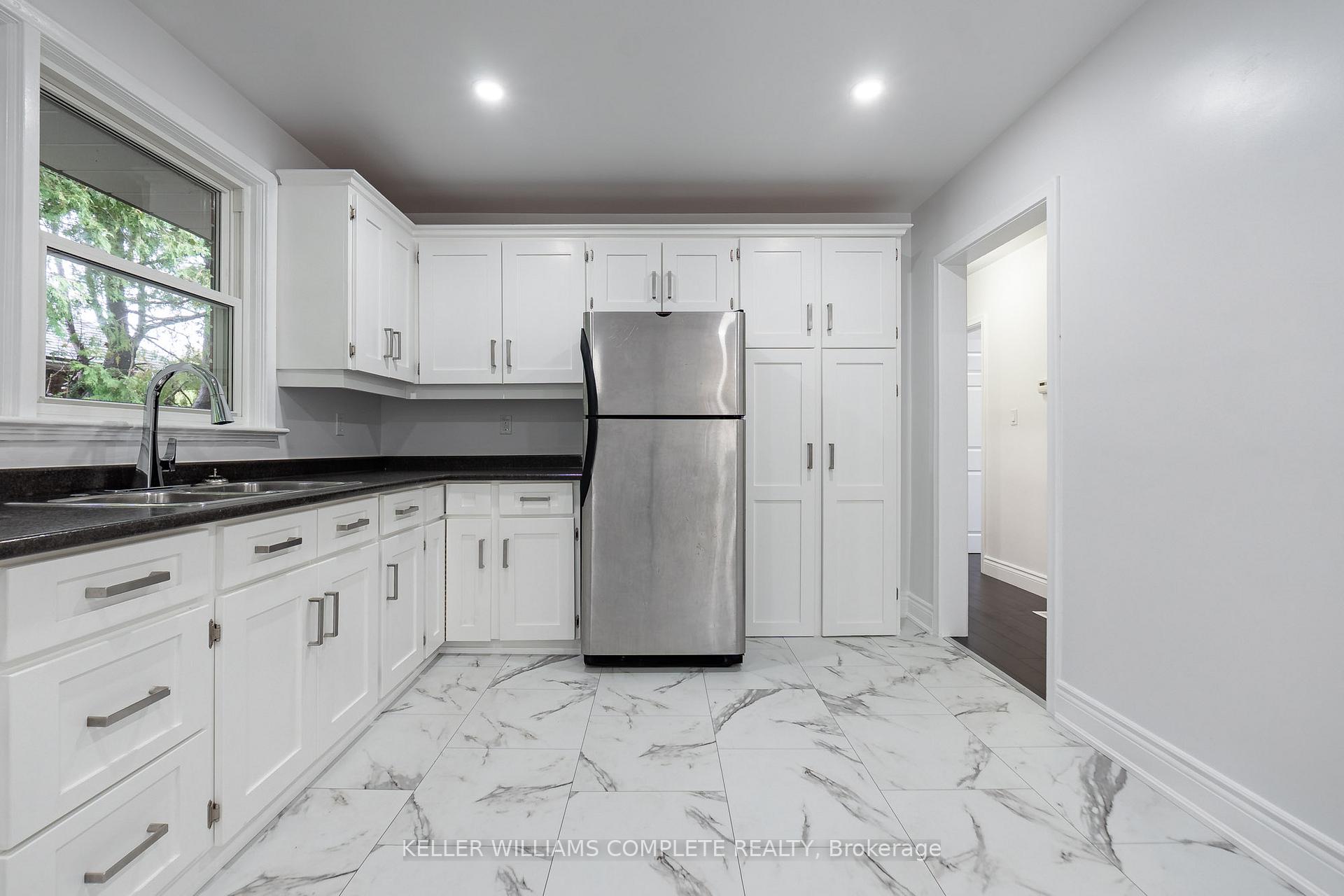 Photo 18 of 1392 Royal Drive, Burlington, Mountainside — HOMEH