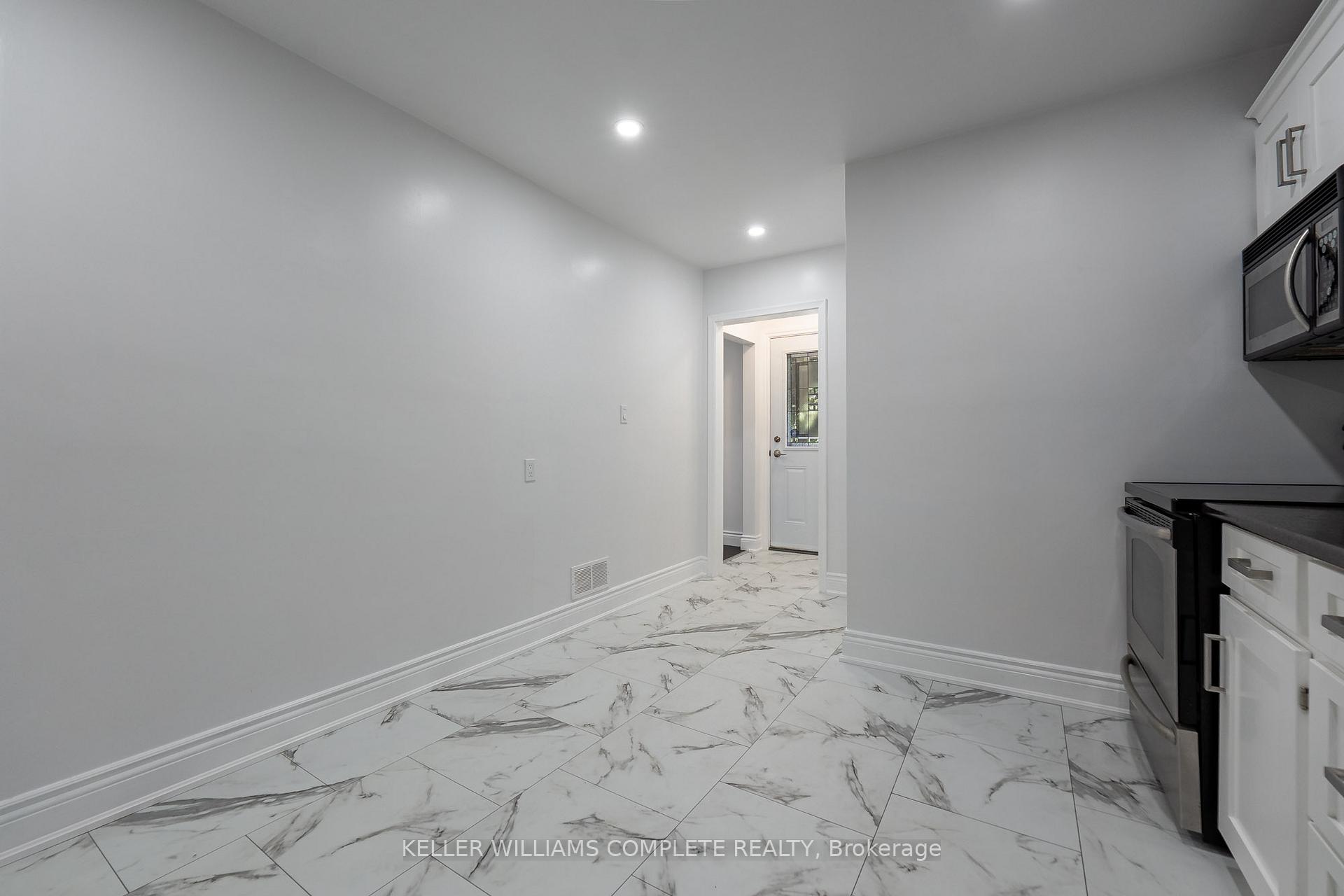 Photo 19 of 1392 Royal Drive, Burlington, Mountainside — HOMEH