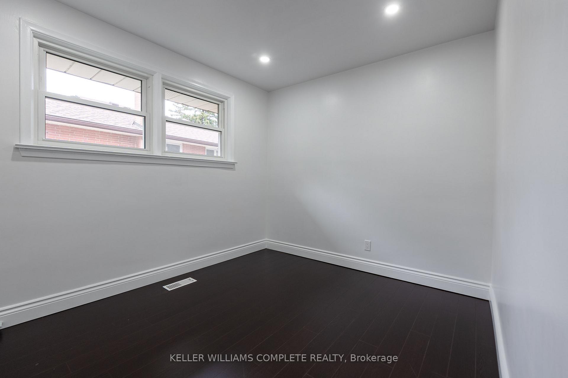 Photo 20 of 1392 Royal Drive, Burlington, Mountainside — HOMEH