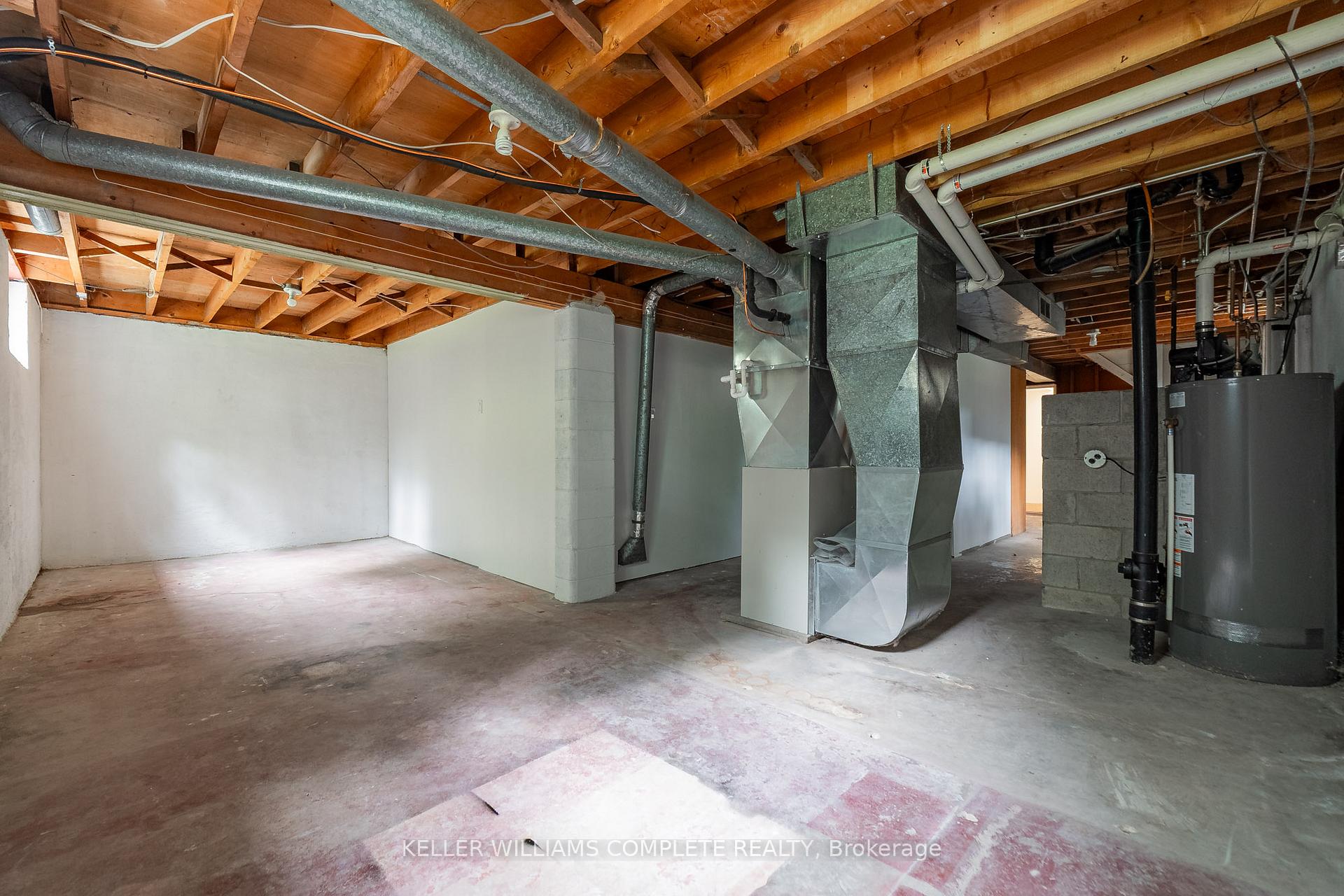 Photo 31 of 1392 Royal Drive, Burlington, Mountainside — HOMEH