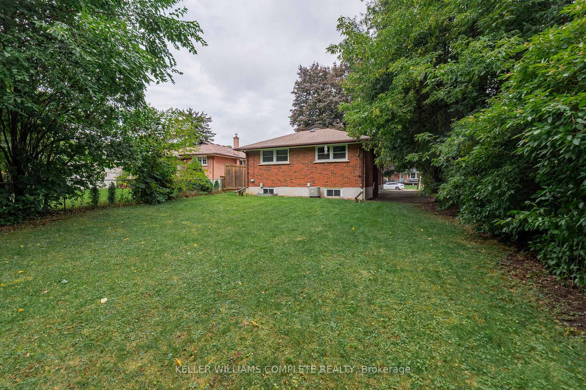 Photo 34 of 1392 Royal Drive, Burlington, Mountainside — HOMEH