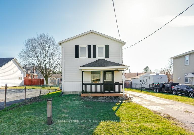 Photo 2 of 1004 Grand Avenue, Cornwall — HOMEH