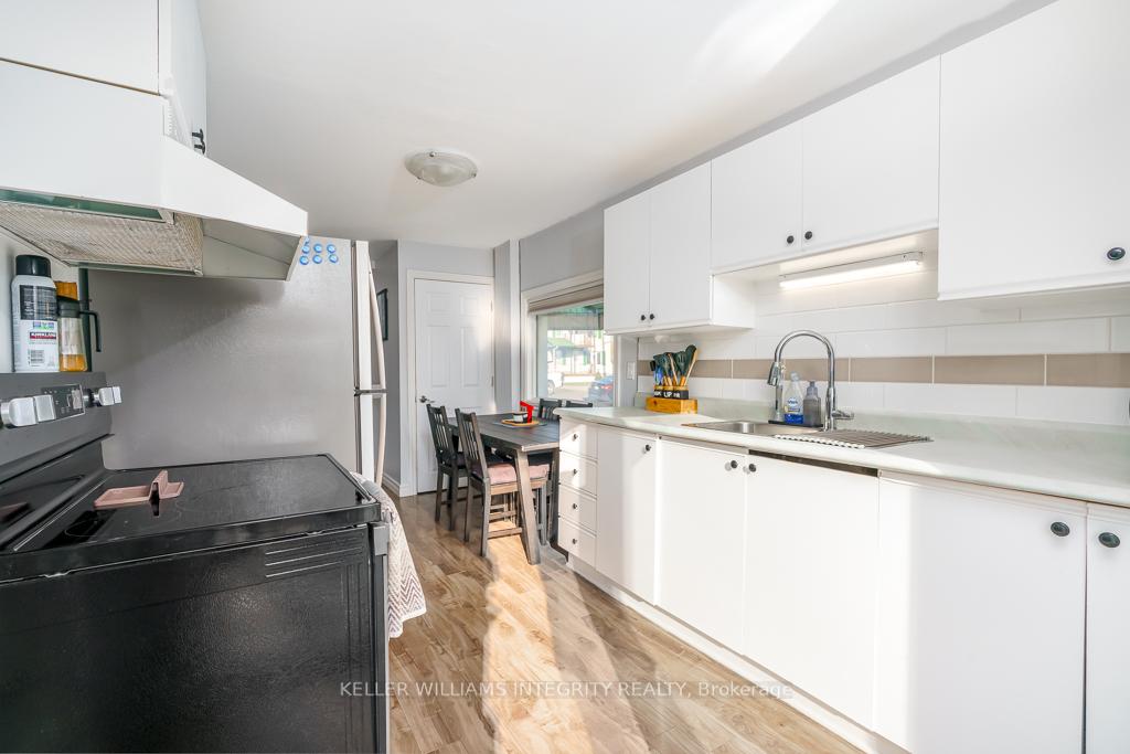 Photo 11 of 1004 Grand Avenue, Cornwall — HOMEH