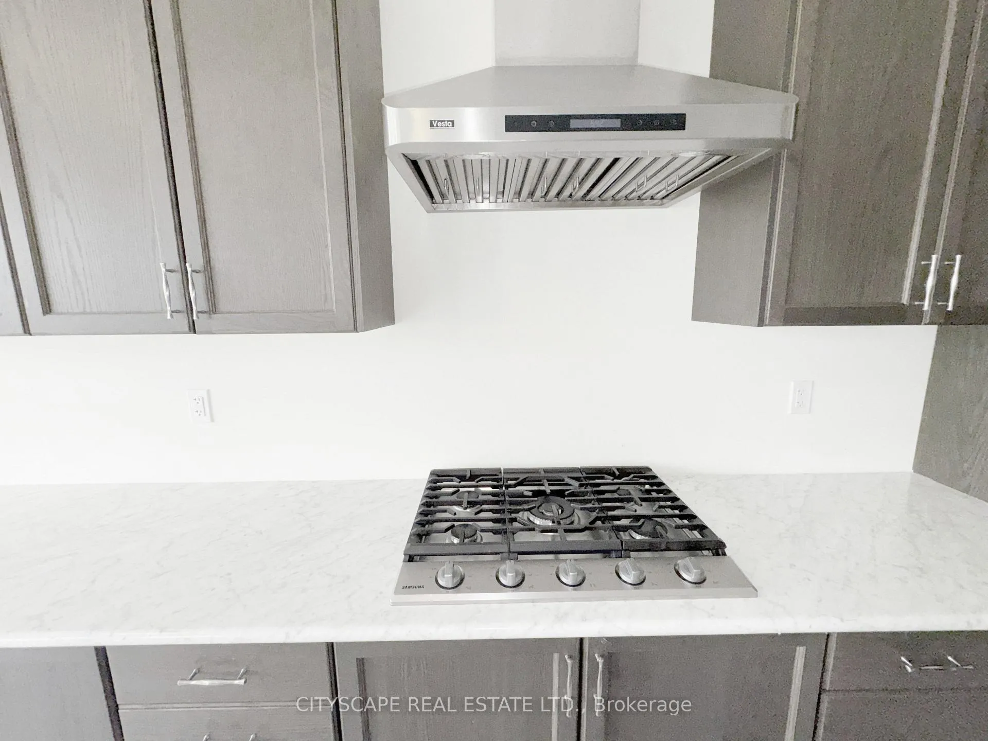 Photo 24 of 76 Elstone Place, Hamilton, Waterdown — HOMEH