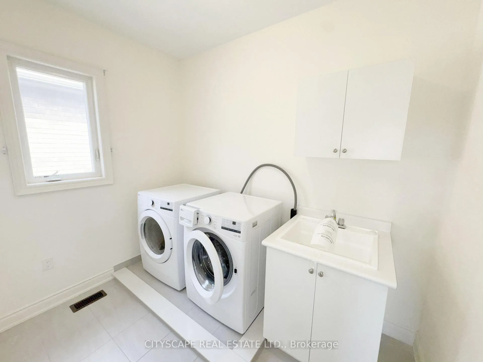 Photo 110 of 76 Elstone Place, Hamilton, Waterdown — HOMEH