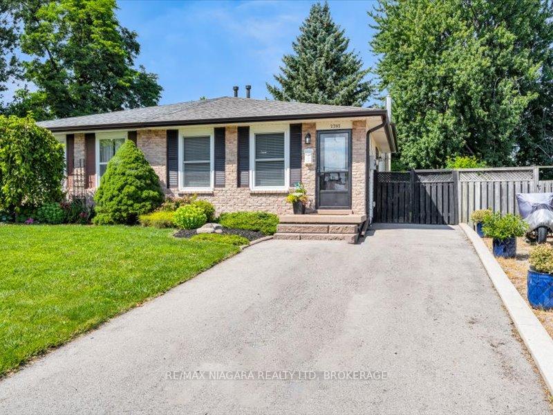 Photo 2 of 2393 Greenbank Trail S, Burlington, Brant Hills — HOMEH