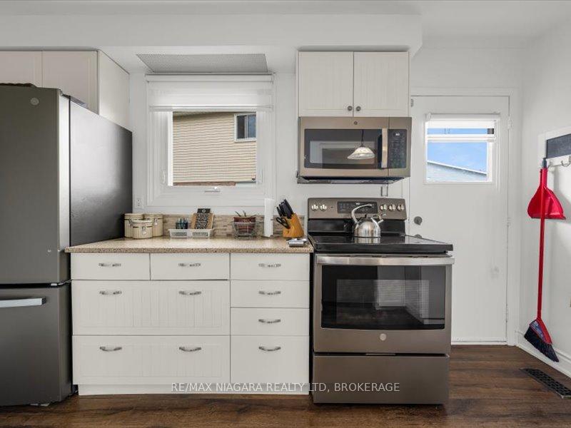 Photo 4 of 2393 Greenbank Trail S, Burlington, Brant Hills — HOMEH