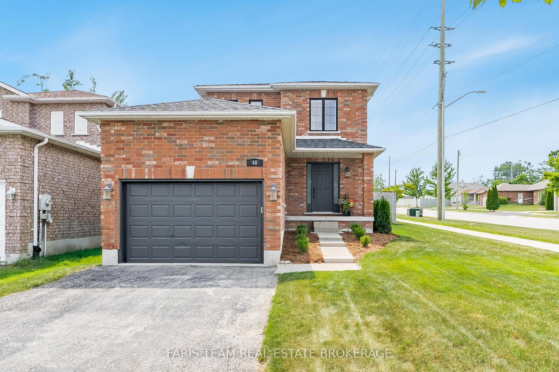 Photo 1 of 40 Brown Wood Drive, Barrie, Little Lake — HOMEH