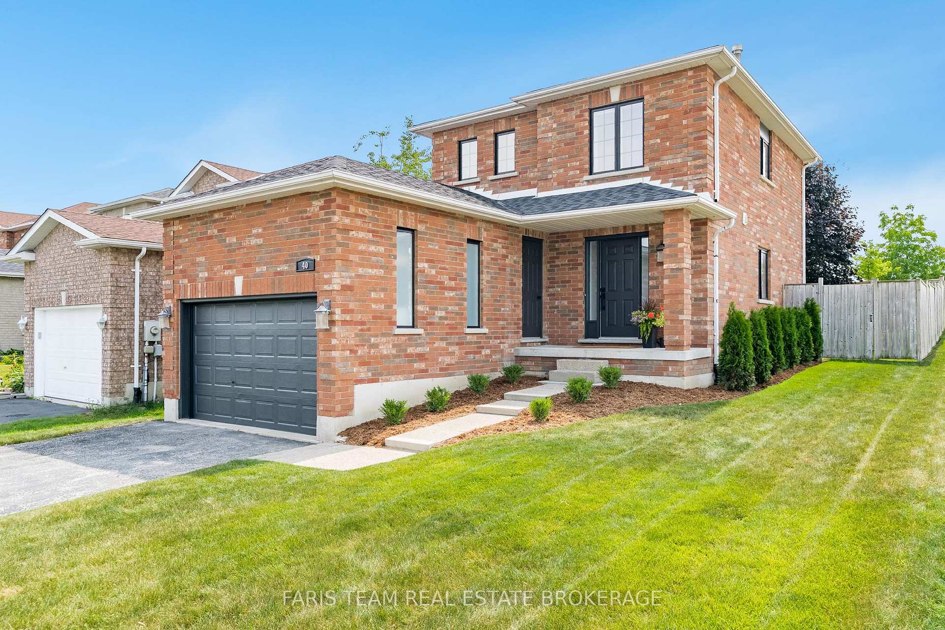 Photo 3 of 40 Brown Wood Drive, Barrie, Little Lake — HOMEH