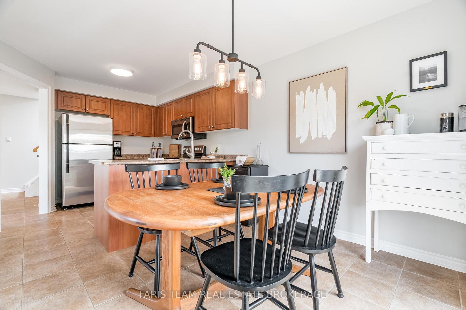Photo 11 of 40 Brown Wood Drive, Barrie, Little Lake — HOMEH