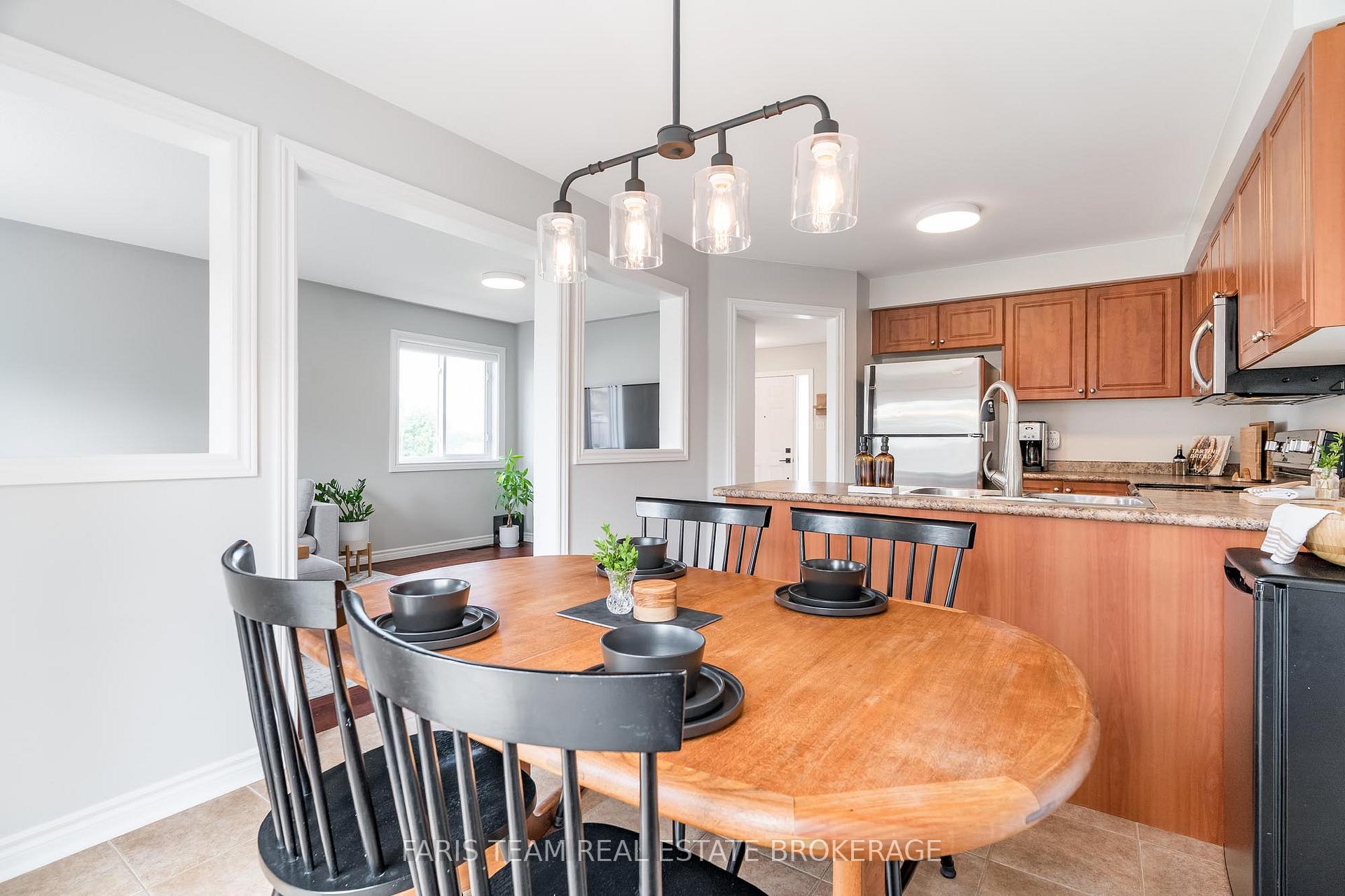 Photo 12 of 40 Brown Wood Drive, Barrie, Little Lake — HOMEH